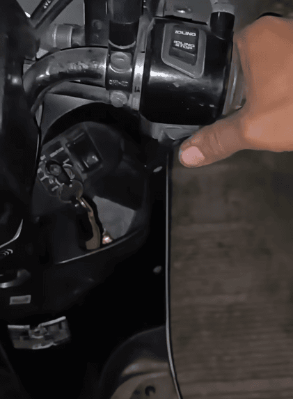 HONDA Scoopy motorbike is stuttering and the starter often won't start.